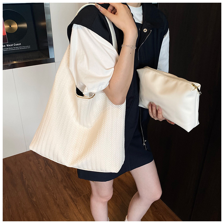 In 2025, a new Korean-style casual woven pattern large-capacity tote bag for women's commuting to work undefined