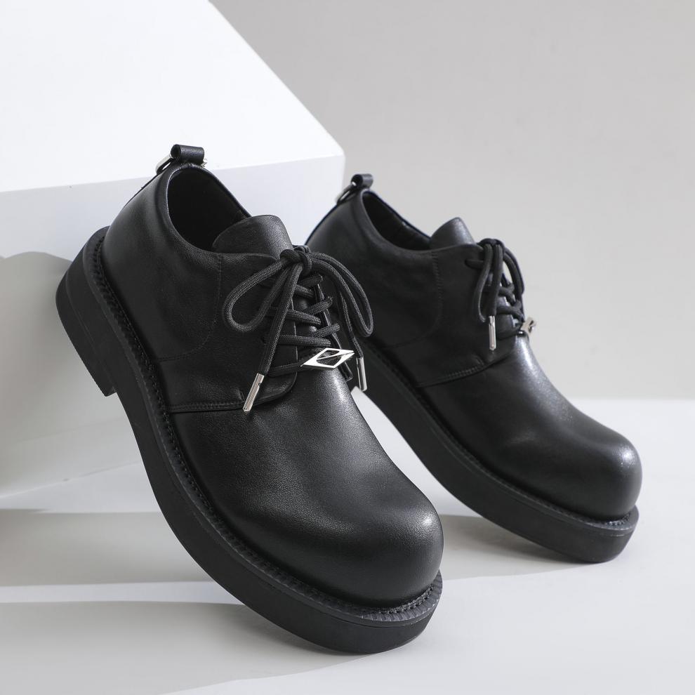 ShoeVault White Cleanfit Herrenschuh, Derby mit Zehensteg, der die Körpergröße erhöht und sich ideal für Pendler eignet, trendiges Ledermodell für Herren (2025)._voghion.com