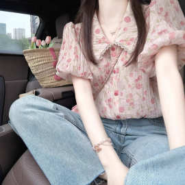 粉色郁金香碎花娃娃领短袖衬衫女夏法式甜美泡泡袖翻领娃娃衫上衣