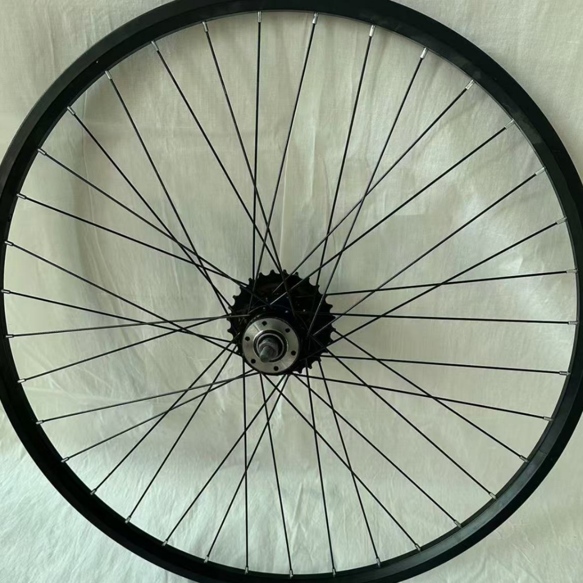 Ferro 26 pulgadas sólido con volante de 7 velocidades