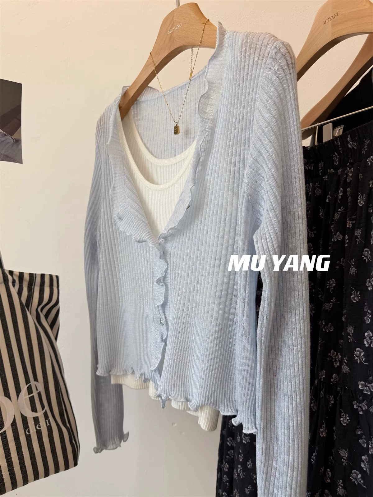 Тонкий короткий кардиган, вязаный свитер