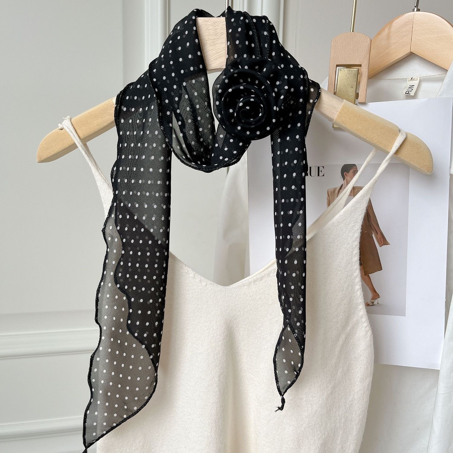 로즈 스타일 블랙 도트무늬 130cm