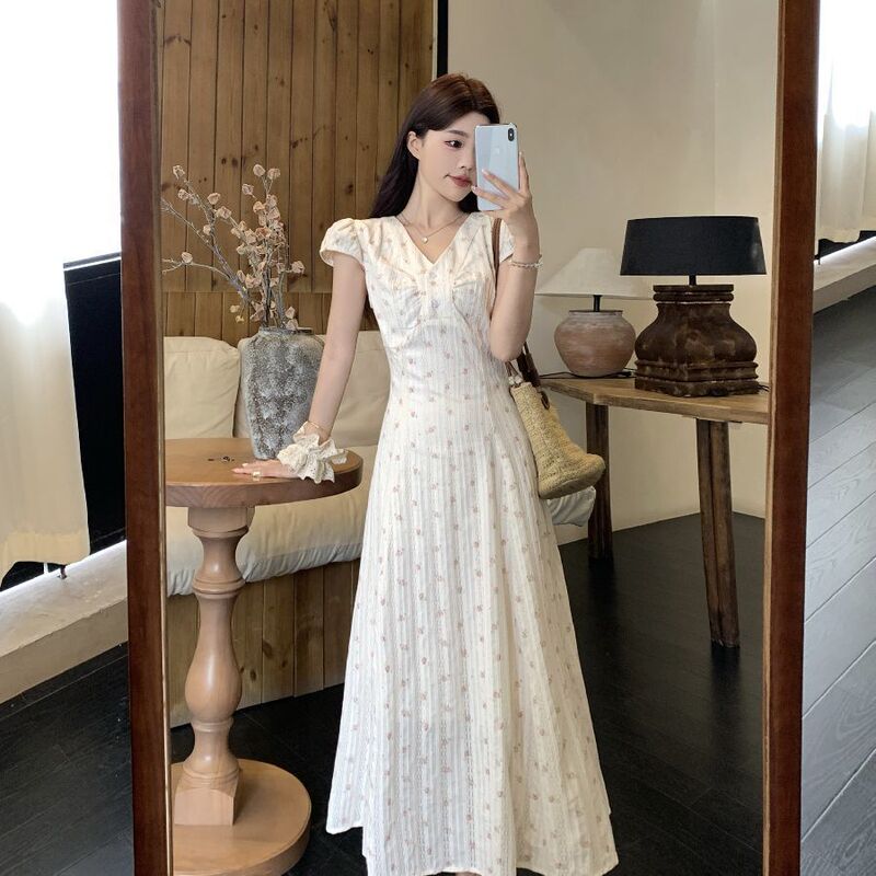 French-Style Gentle White Floral Dress for Women, Summer 2026 New Model, Petite Waist-Cinching Elegant Long Dress