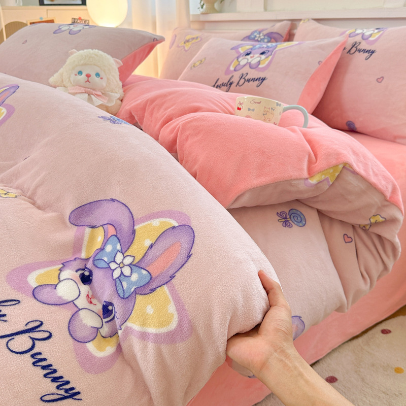 Invierno engrosado de leche de lana de cuatro piezas conjunto 2025 nuevo dormitorio sábanas de lana de coral cubierta de tres piezas conjunto de ropa de cama