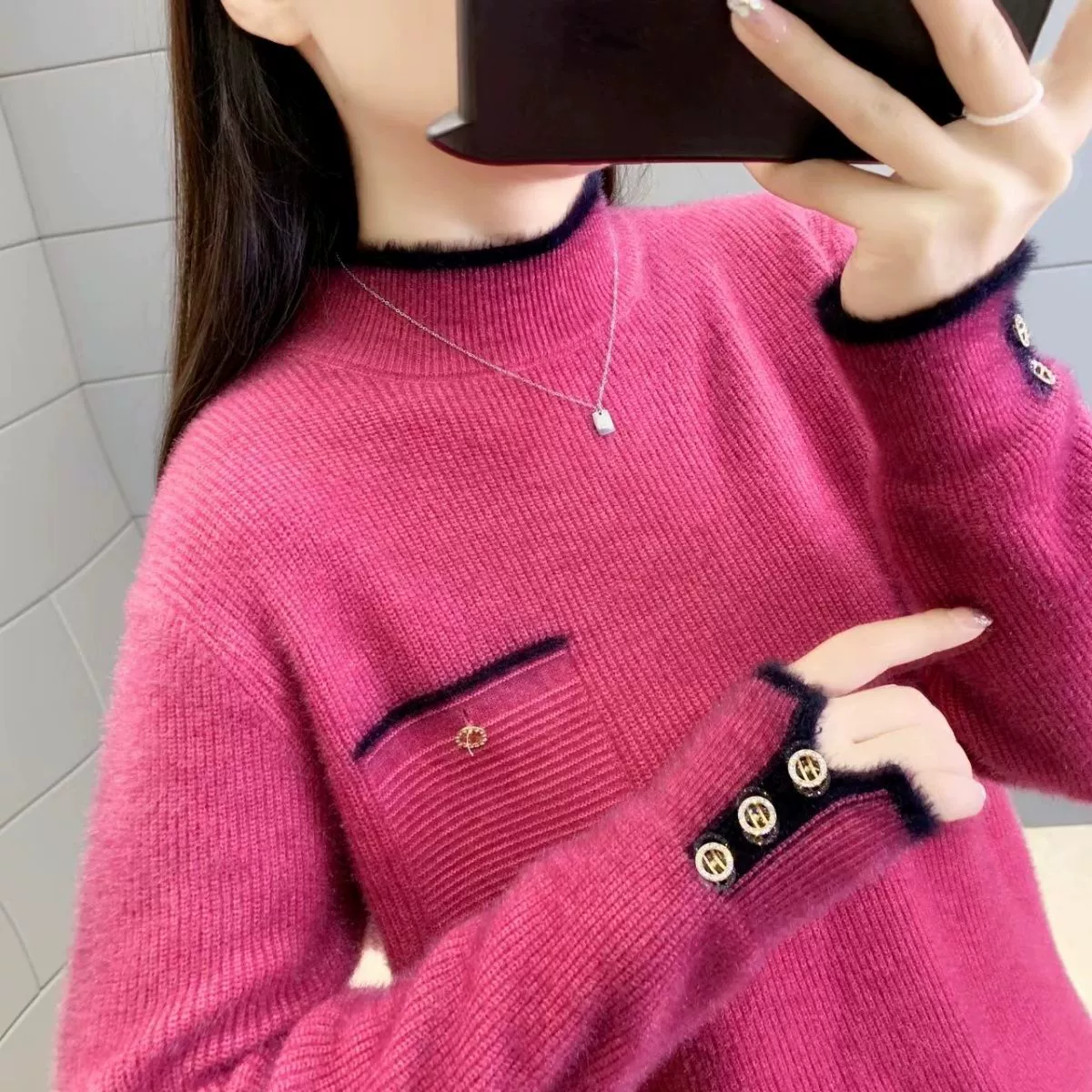 Осенний и зимний новый женский трикотажный нижний свитер с половинным вырезом 2024 Sing Color Design Чувство повседневный дикий свитер с длинными рукавами для женщин