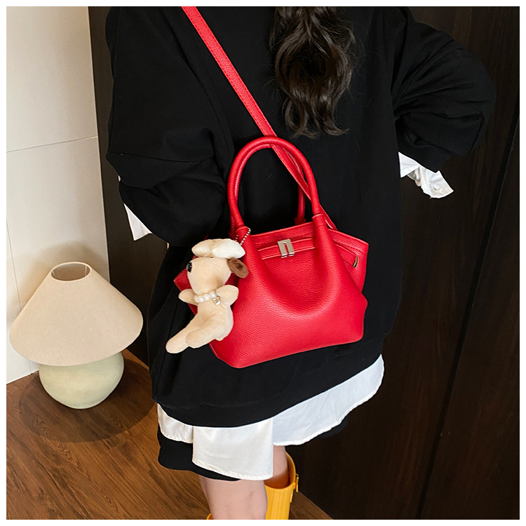 Bolso de cubo de estilo explosivo de moda para mujer, nuevo bolso de hombro de estilo occidental de todo fósforo 2025, bolso de mensajero súper caliente con pliegues de moda