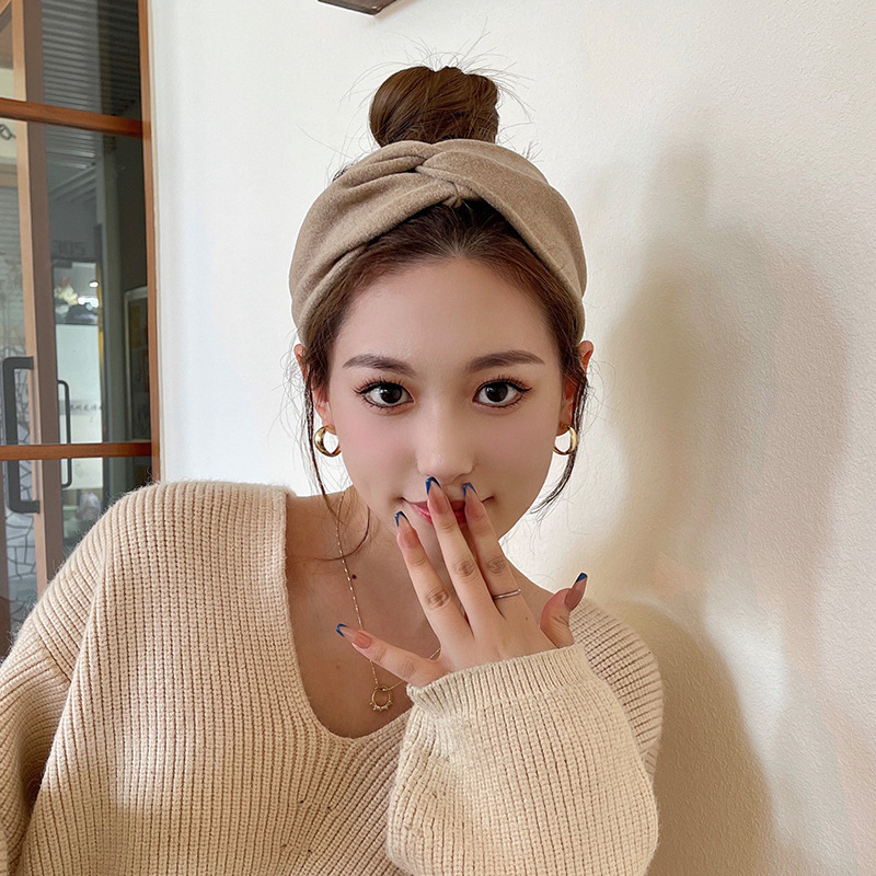 Women's Simple Style Classic Style Solid Color Cloth Flocking Hair Band display picture 2