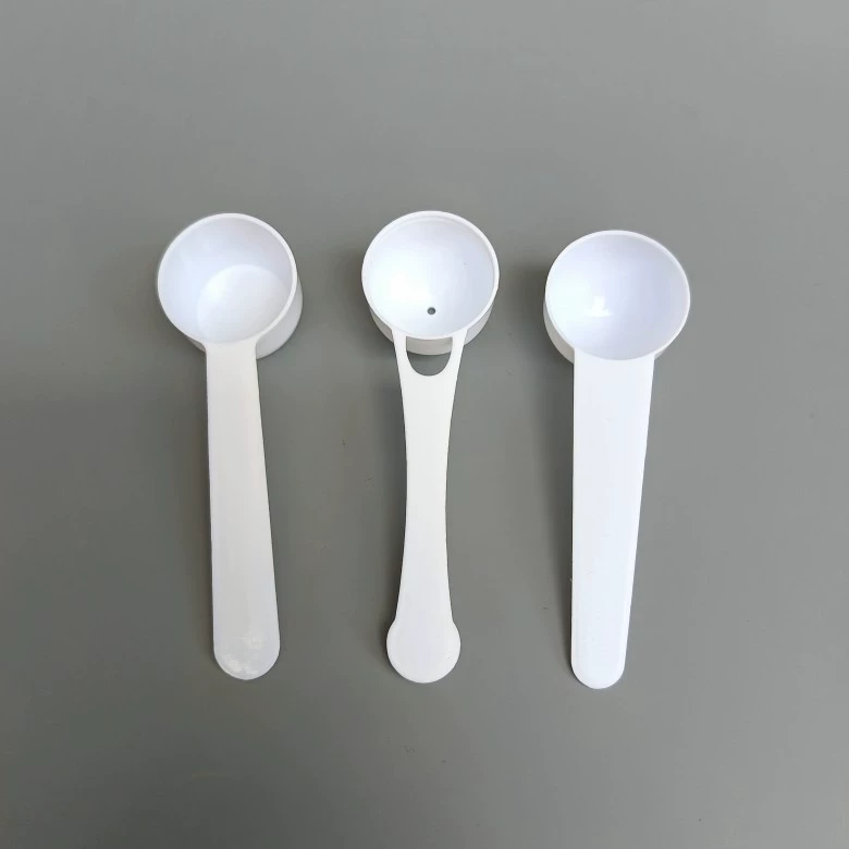 Оптовая продажа пластиковая мерная ложка 5 г ложка для порошка маленькая ложка 5 г 10 мл пластиковая ложка