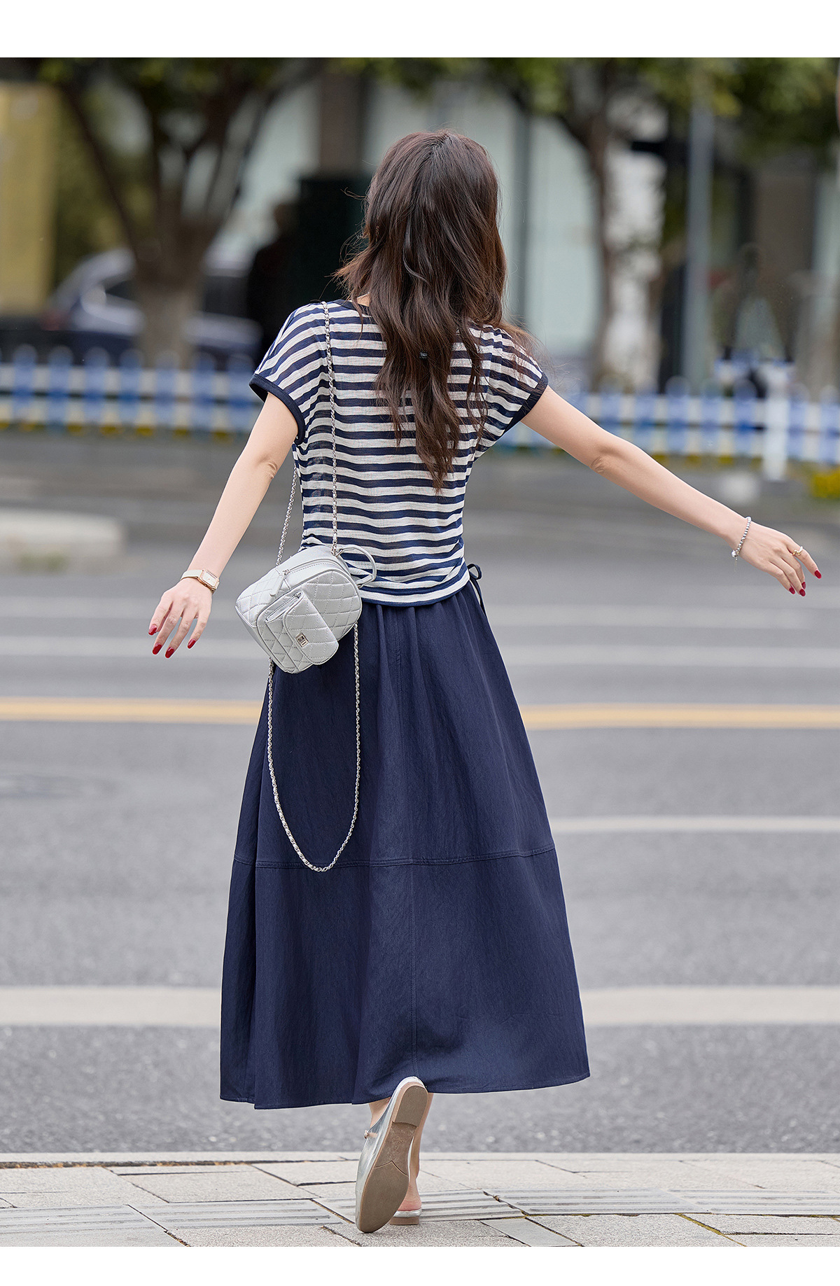 Bộ váy hai mảnh tay ngắn sọc kẻ kết hợp chân váy denim mùa hè 2026 — Màu ảnh chi tiết 22