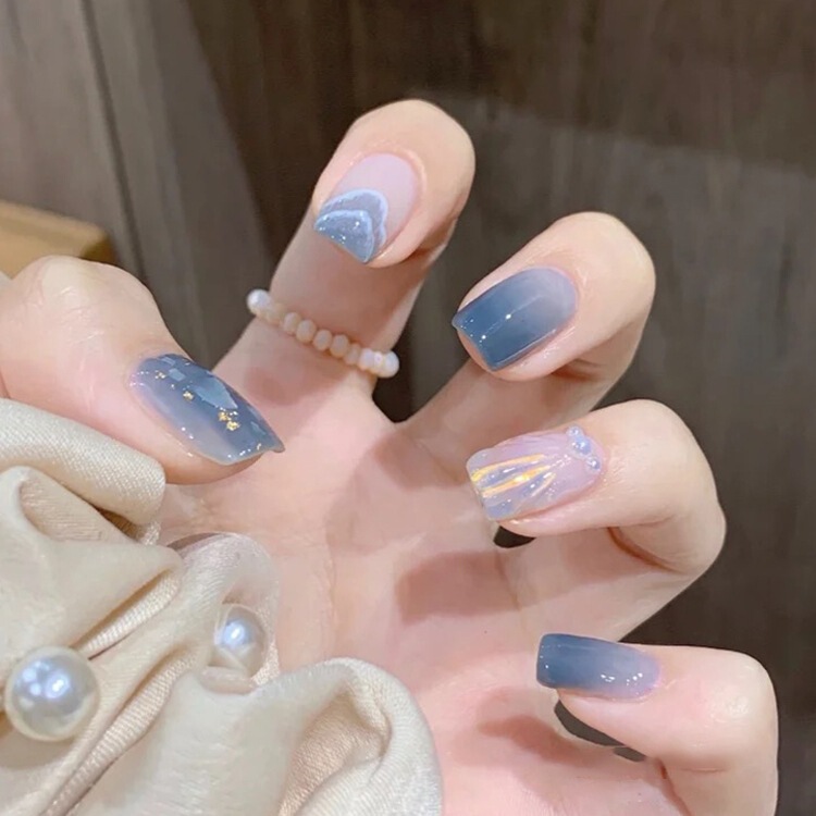 Ice-Transparent Blue Gradient Stereo Shell Hill Pattern Smudged Aurora Wearable Manicure Finished Handmade Nail Patch