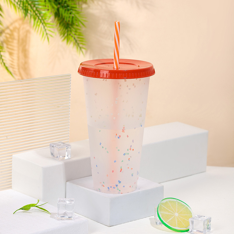 Color creativo que cambia la taza de paja color frío que cambia la taza plástica de los PP grande 700ml gran capacidad que bebe la taza al por mayor de la fábrica