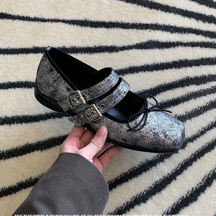 Versión de cuero de vaca primavera y otoño arco de botón cuadrado, zapatos de cuero de mujer, zapatos de sol plano, zapatos JK superficiales