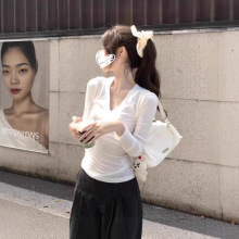 设计感小众正肩V领长袖T恤女春秋内搭短款打底衫辣妹修身显瘦上衣