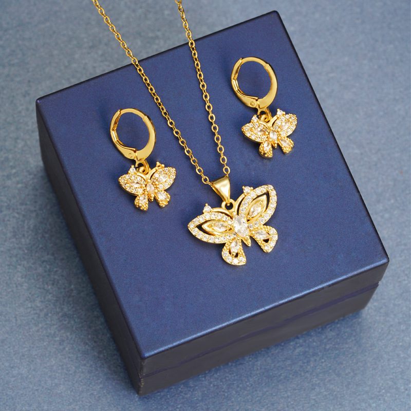 Collar de oro de arena transfronterizo, diseño de lujo ligero, aretes de mariposa de circonio huecos, temperamento, joyería al por mayor que no se desvanece durante mucho tiempo