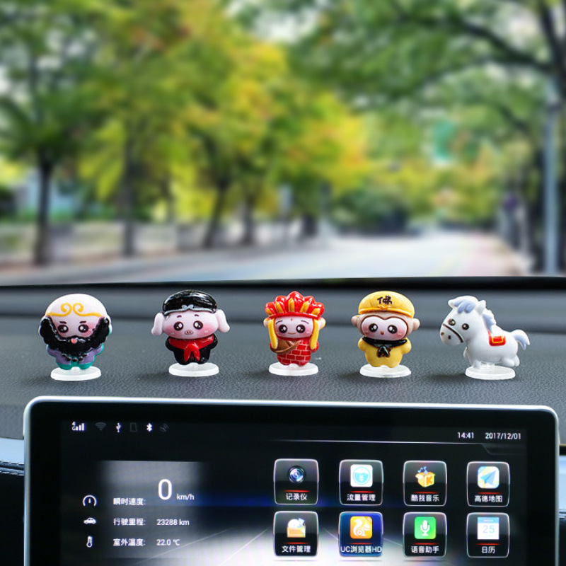 Automóvil balancador de cabeza accesorios interiores de automóviles edición Q Viaje al oeste 2024 nuevo vehículo creativo decoración de consola central descompresión