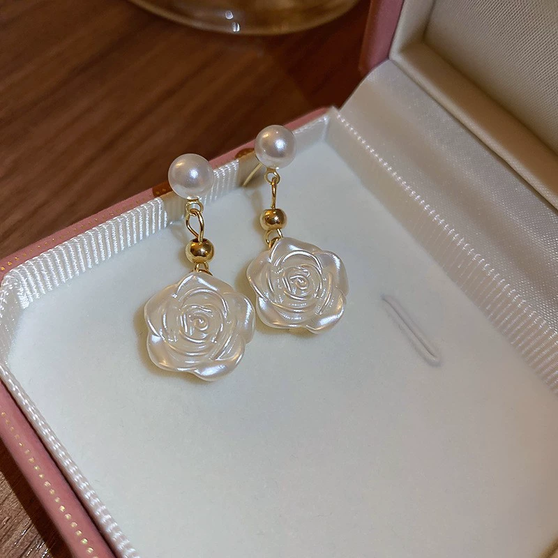 Серьги, серебряная игла 925, жемчужина и циркон floral ретро европейский стиль, лёгкий 0.036 кг
