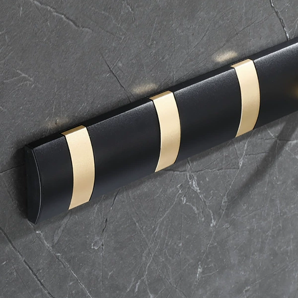 【Black Bottom Gold Hook】