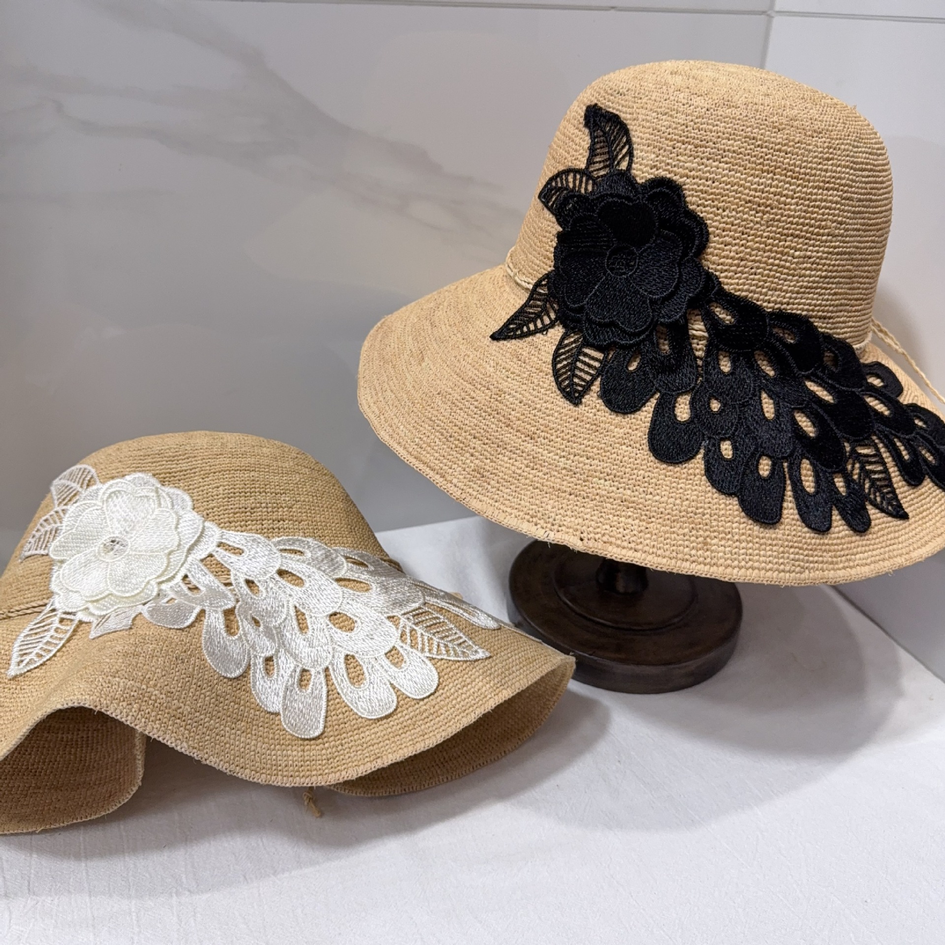 Dames strohoed van raffia in elegante hepburn stijl zomer_voghion.com