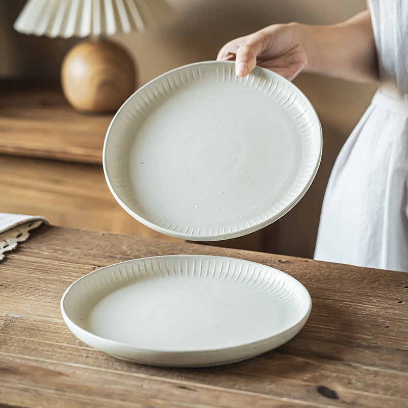 Plato de cerámica simple retro plato casero creativo en relieve de platos occidentales de lujo ligero plato de filete de color sólido