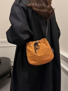 Japanese Style Nylon Lightweight Crossbody Bag Drawstring Design Mini Bucket Bag Simple Solid Color Ins Style All-match Mobile Phone Bag