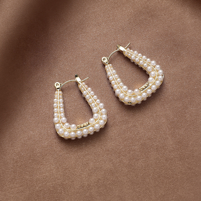 Fashion Geometric U-shaped Pearl Ear Buckle Simple Alloy Earrings Wholesale display picture 2