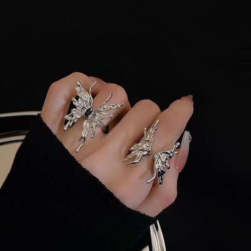 European and American-style dark liquid butterfly ring for women—stylish, edgy, minimalist design with a premium, niche appeal—perfect for social media influencers.