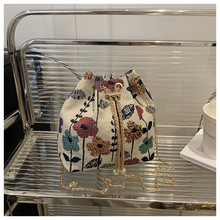 今年流行印花女2025新款洋气尼龙帆布质感通勤链条单肩斜挎水桶包