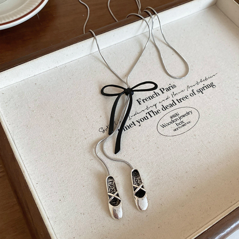 Zapatos de ballet con lazo, collar colgante, diseño de personalidad simple coreano, cadena de clavícula, sentido de alta calidad, nuevo estilo, mujer