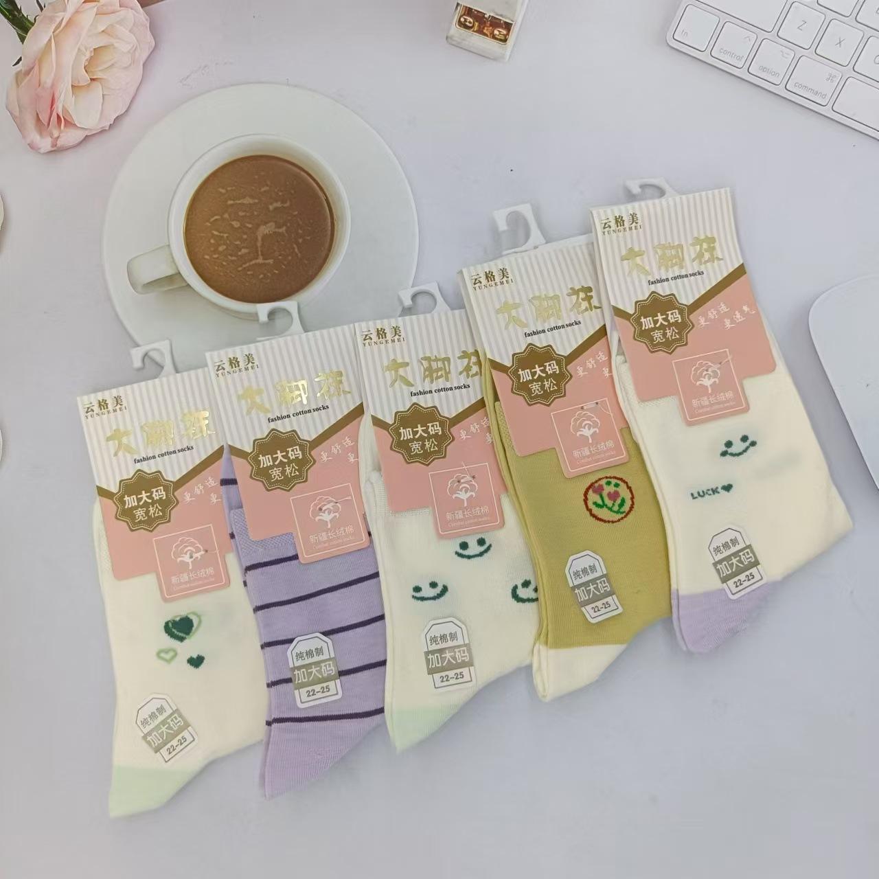 윤게메이 여성용 컬러풀한 면 양말은 다양한 패턴으로 무작위로 배송됩니다.