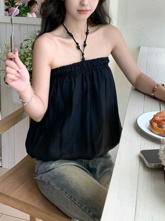 Áo croptop nữ đính cườm cổ yếm, thiết kế dáng nụ hoa ngắn, phong cách Hàn Quốc — màu đen