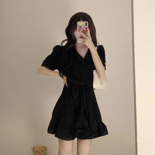 High-rated black bubble sleeve temperament dress 2025 new French short black dress, waist closing to show slimming women