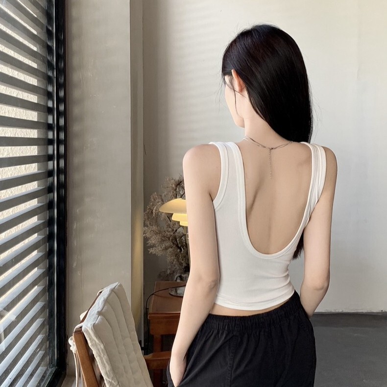 胸パッド付き黒キャミソール、女性用夏用アウター、アメリカンスタイルの大きなバックレストップ、滑り止めショルダーストラップ、ホットガールの美しい背中、中空デザイン|undefined