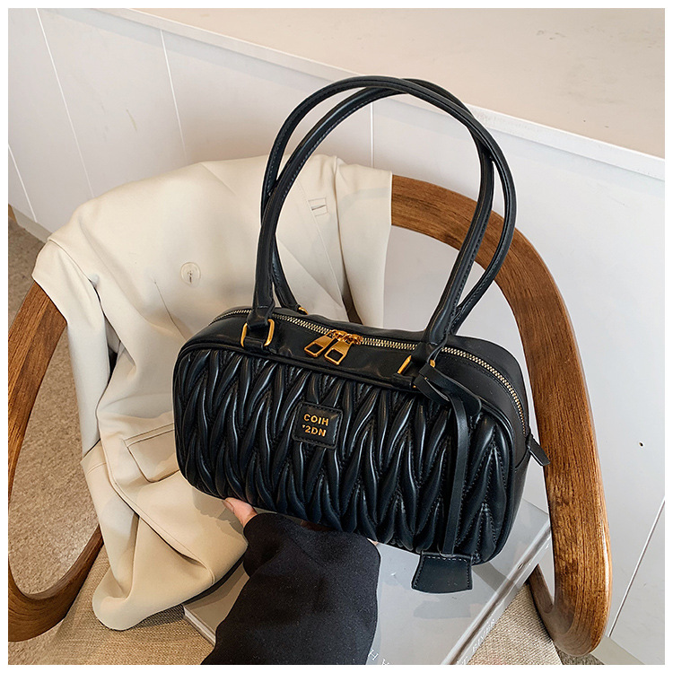 Retro bag for women, large capacity, new 2024 autumn and winter versatile, niche design, single-shoulder underarm bag, commuting pillow bag undefined