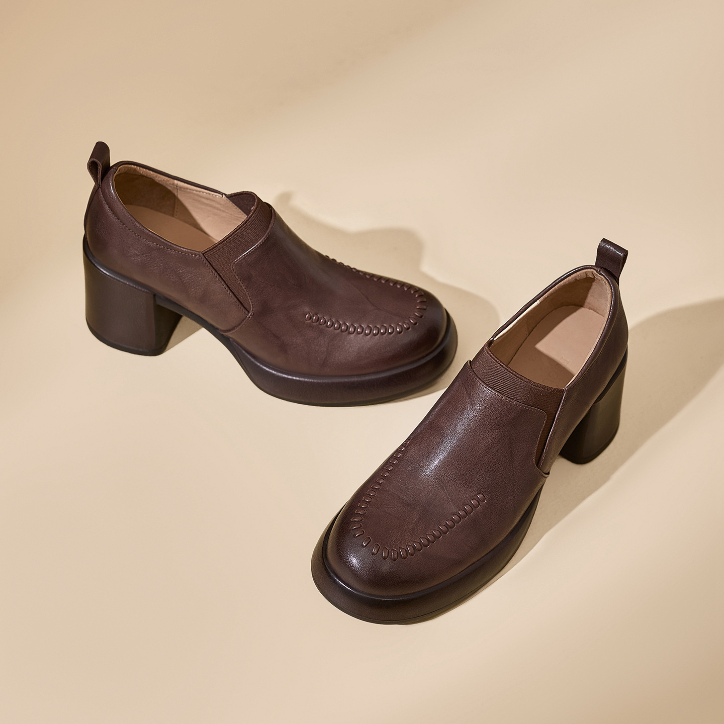 Giày loafer nữ da bò thật đế dày gót vuông 7 cm, miệng sâu, phong cách đơn giản — màu nâu