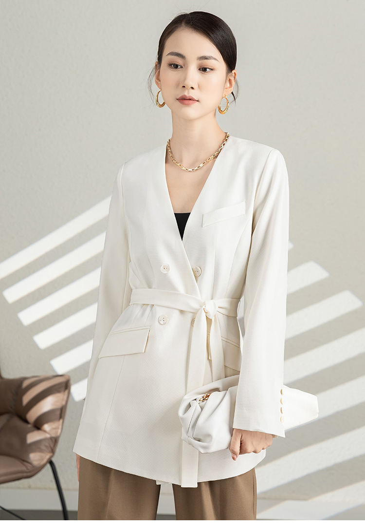 Áo blazer nam cổ chữ V thiết kế dây buộc, chất liệu vân, form slim — Màu Đen (không có cổ áo) chi tiết 2