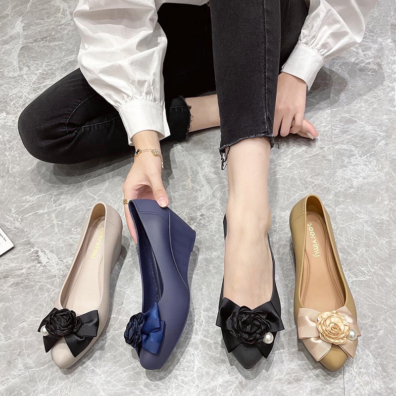 Rain shoes women's fashion wear non-slip water shoes rain boots short Korean version of wedge heel high heel flower jelly glue shoes wholesale