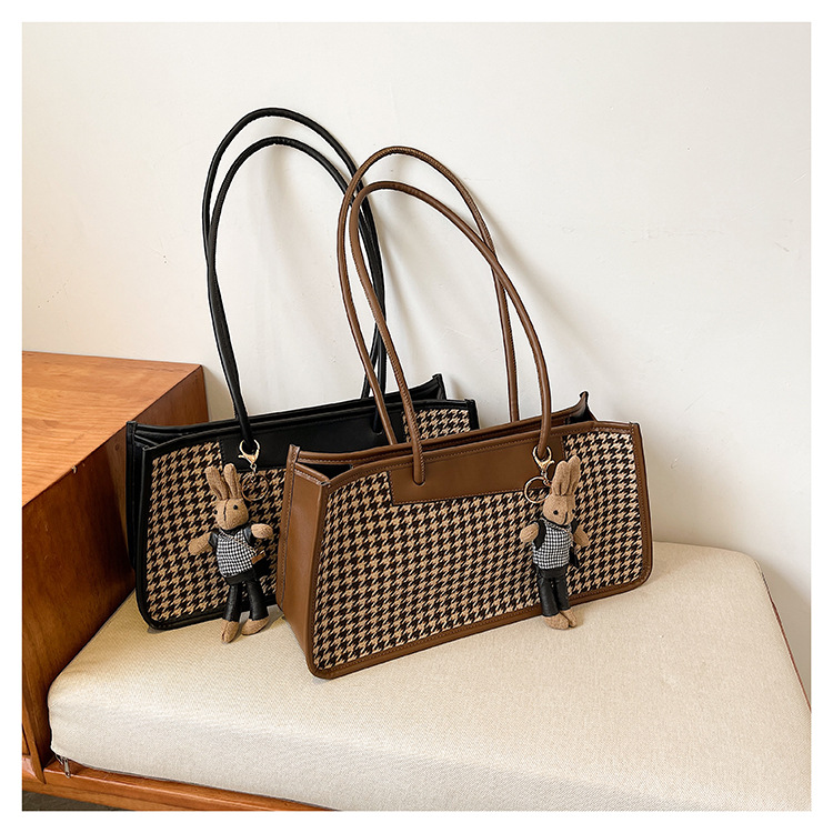 Simple Large-capacity Houndstooth Shoulder Handbag Wholesale Nihaojewelry display picture 9