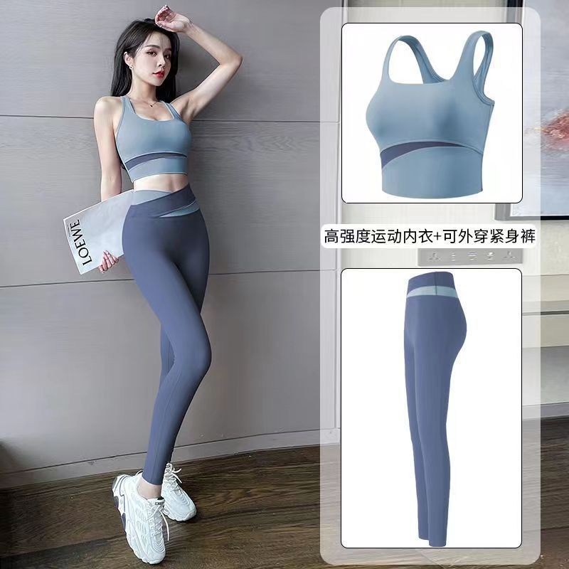 Nuevo juego de ropa de yoga de color de contraste para mujeres de verano red profesional para correr ropa de yoga de mujer rápida y seca con cojín de pecho
