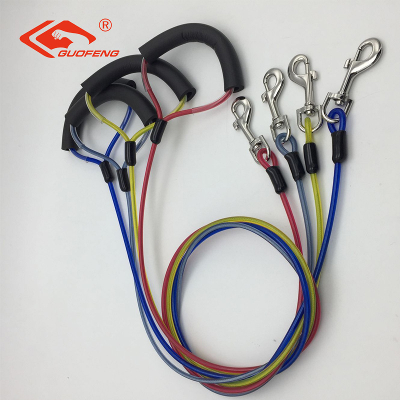 Suministro directo de fábrica suministros para mascotas cuerda de seguridad de alambre de acero anti-Perdida Amazon Cadena de perro de plástico perro cuerda de tracción para mascotas