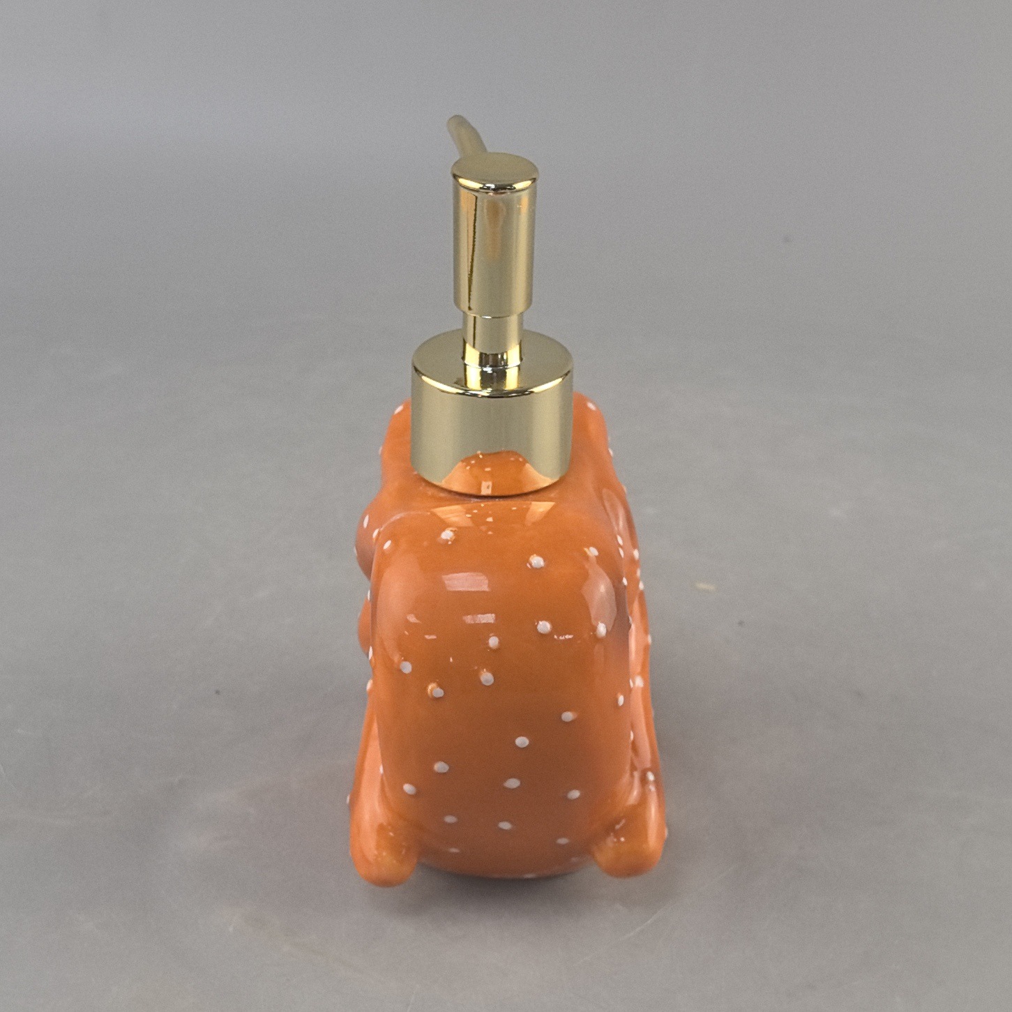 Customizado creativo encantador cerámico imitación de agua alcalina botella de baño lavabo desinfectante de mano cerámica artesanía