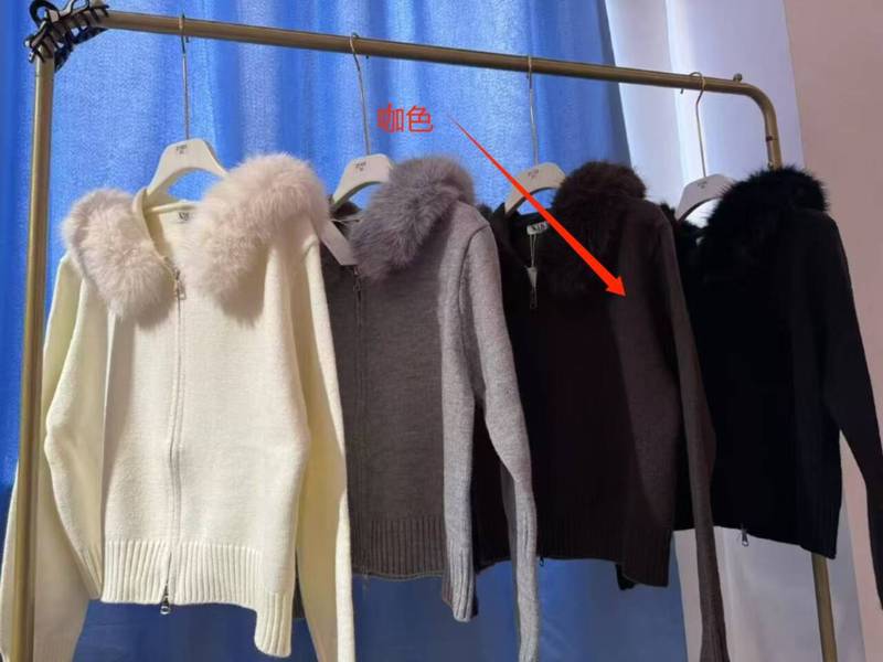 25 秋と冬の新しいフード付きショートファッショナブルなニットカーディガン小柄な女性のための模造キツネの毛皮の襟のコートセーター|undefined