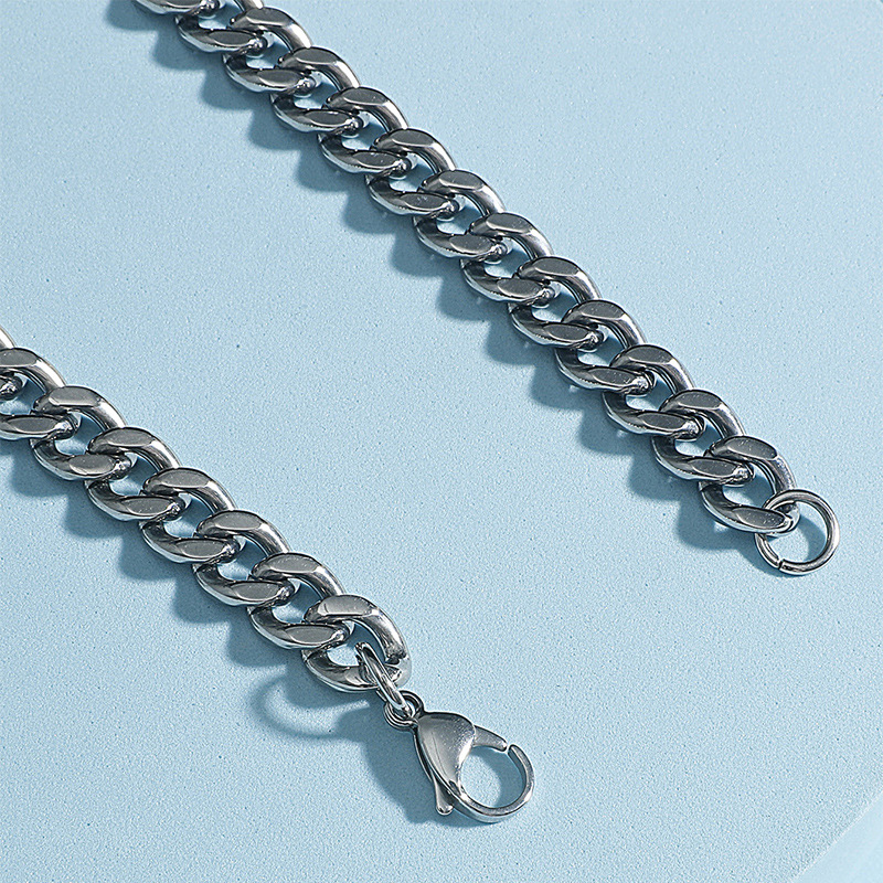 Iconic Cuban Chain Necklace For Men With Pendant Symbol Of Heritage_voghion.com