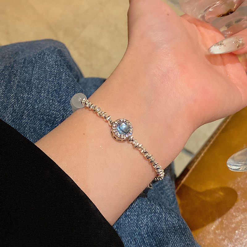 Pulsera de perlas de sentido avanzado de nicho de lujo ligero, temperamento de moda coreano femenino, pulsera de amor de circón intermitente, pulsera de cristal