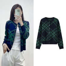 2025年秋冬女装新款法式复古英伦风毛衣外套撞色格纹提花针织开衫