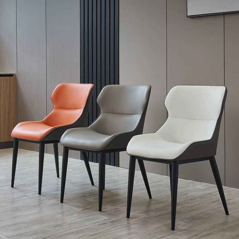 Mesa y silla de comedor de tabla de roca ligera de estilo italiano de lujo, combinación de mesa y silla de comedor de apartamento rectangular moderno y simple.