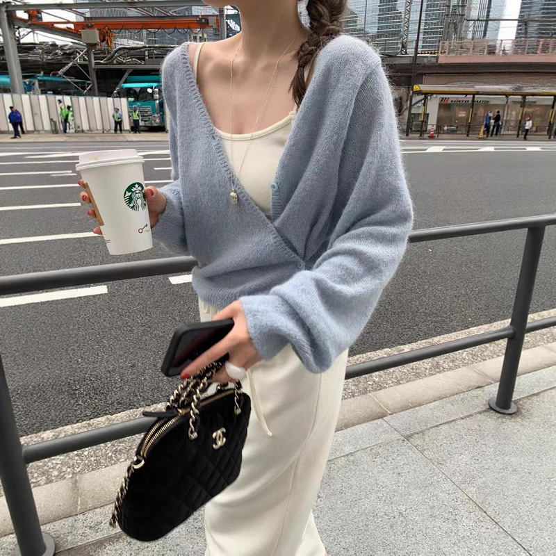 Now available: Korean designer mellou*ge's diagonal button knit cardigan, Korean-style women's clothing, soft and gentle sweater Now available: Korean designer mellou*ge's diagonal button knit cardigan, Korean-style women's clothing, soft and gentle sweater