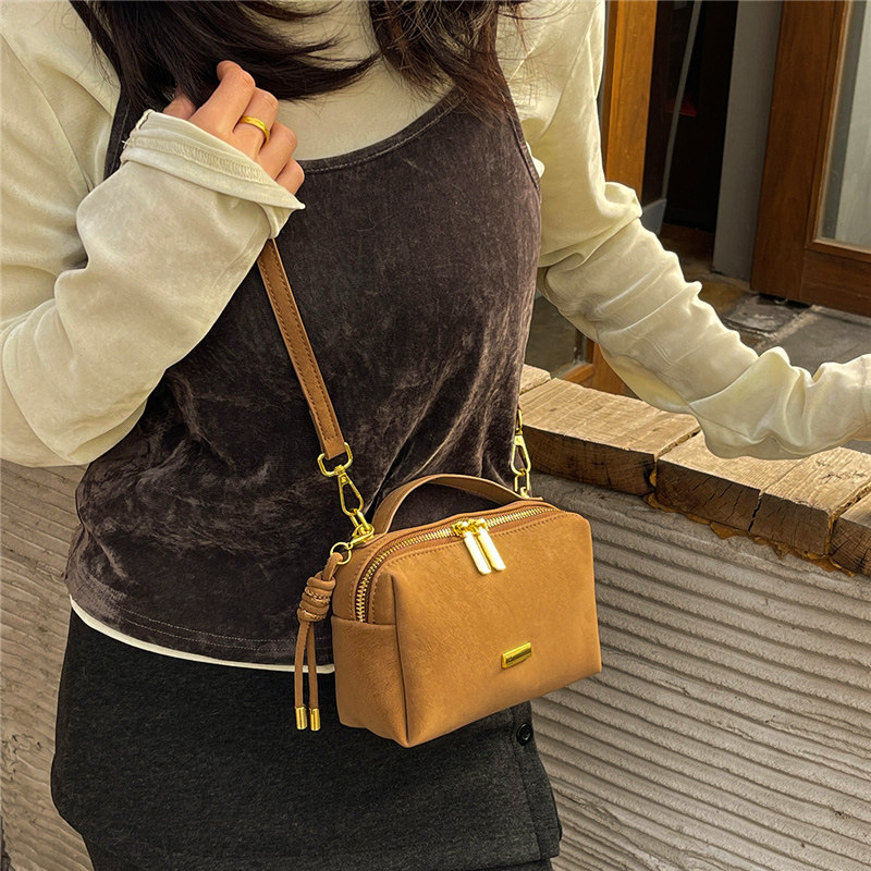 Hhjbag Retro Handbag for Women 2025 New Style Shoulder Bag Light Luxury Niche High-End Lunchbox Crossbody Bag for Commuting