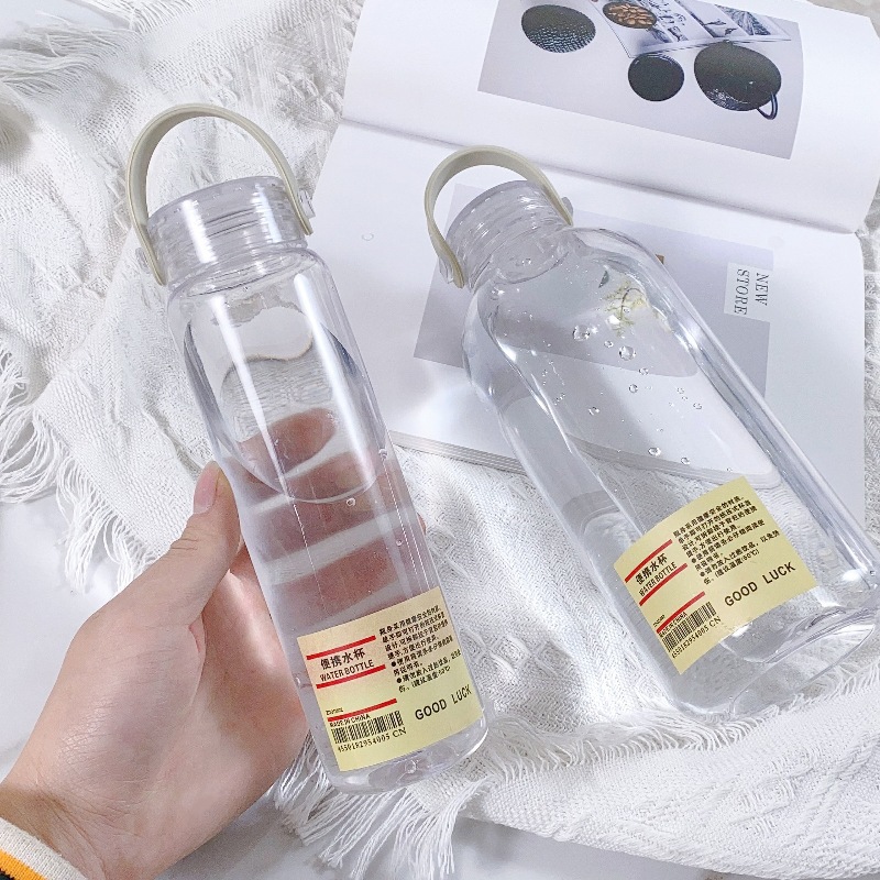Новый продукт MUJI заменяет большой емкости. Чашки с пластиковой водой.