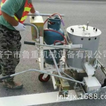厂家生产热熔划线一体机 山东道路划线机 带热熔釜热熔划线一体机