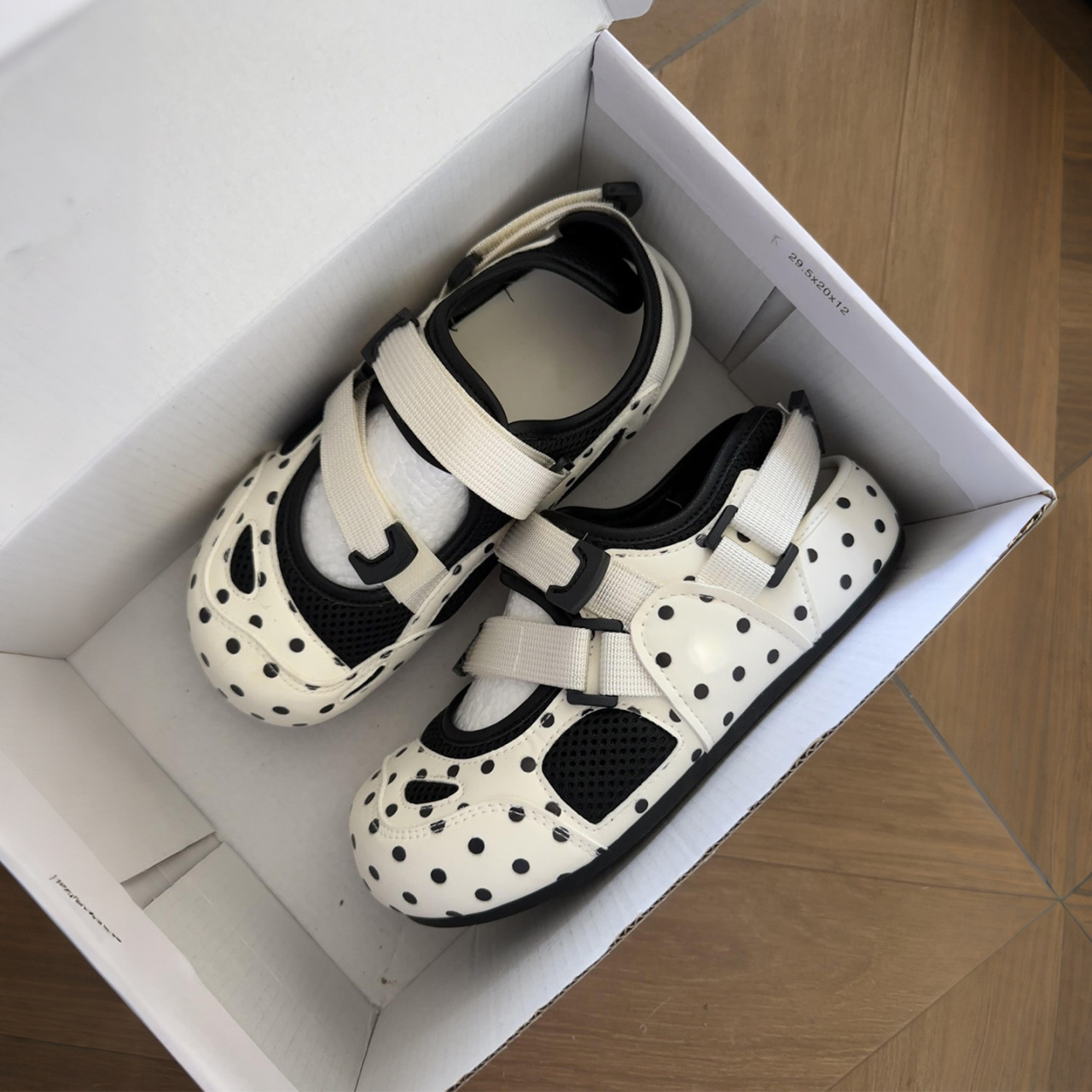 2026 nuevo nicho de moda punto de onda cómodo suela suave transpirable velcro bolsas casuales zapatillas deportivas